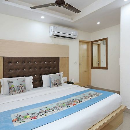 Oyo 9233 Hotel Cottage Lord Krishna Yeni Delhi Dış mekan fotoğraf