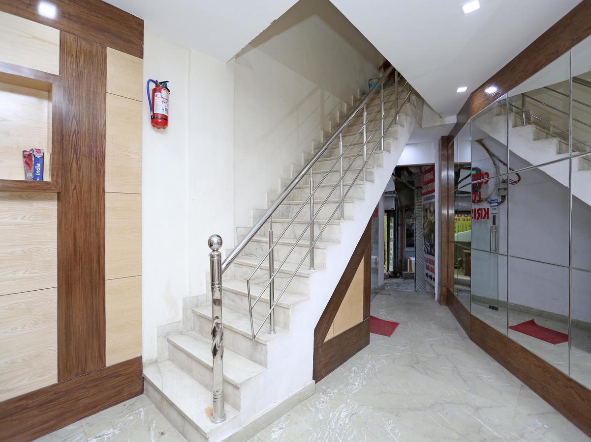 Oyo 9233 Hotel Cottage Lord Krishna Yeni Delhi Dış mekan fotoğraf