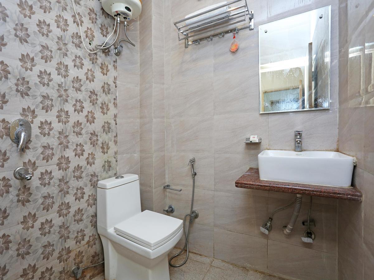 Oyo 9233 Hotel Cottage Lord Krishna Yeni Delhi Dış mekan fotoğraf
