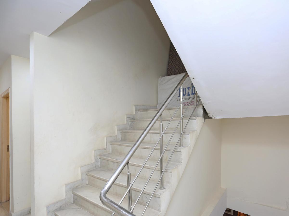 Oyo 9233 Hotel Cottage Lord Krishna Yeni Delhi Dış mekan fotoğraf