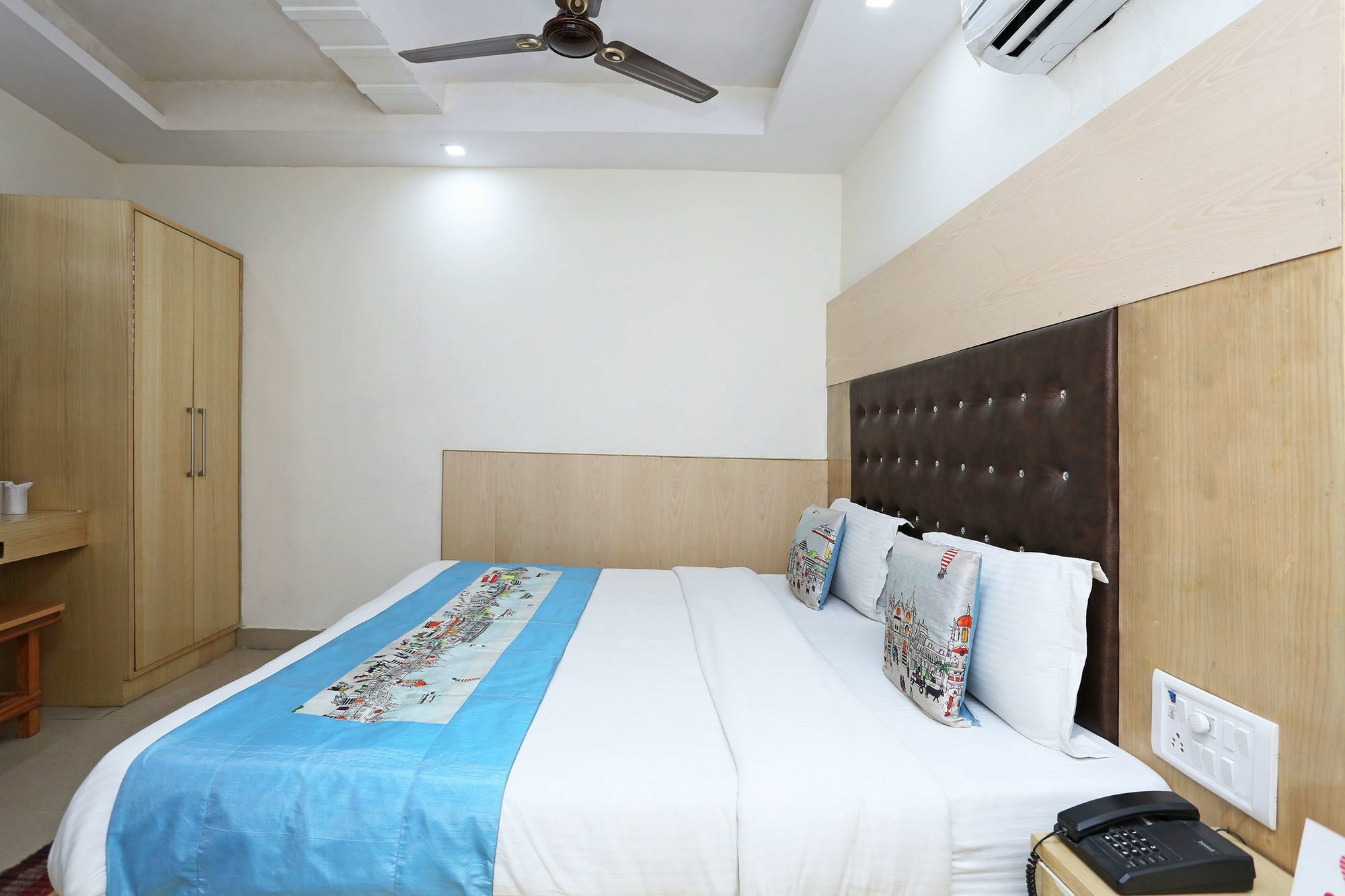 Oyo 9233 Hotel Cottage Lord Krishna Yeni Delhi Dış mekan fotoğraf
